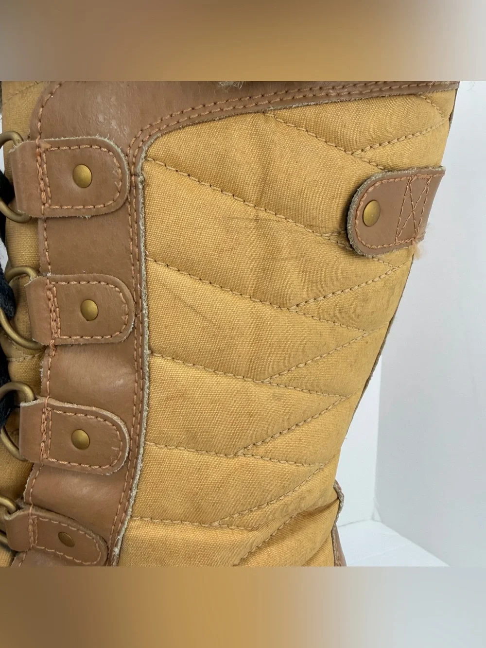 Sorel size7.5 Women’s Tan Quilted Faux Fur Tofino II Waterproof Winter Boots